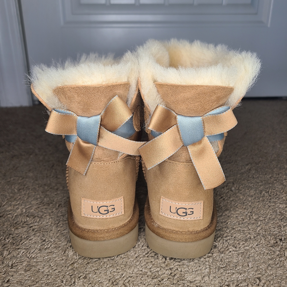 UGG Bailey Bow II Boots Chestnut Size 7 Women’s | New Without Box | Never Worn